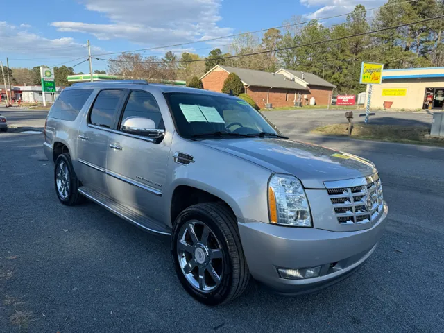 2010 Cadillac Escalade ESV Luxury's photo