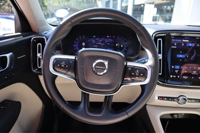 2023 Volvo XC40 Ultimate photo 12