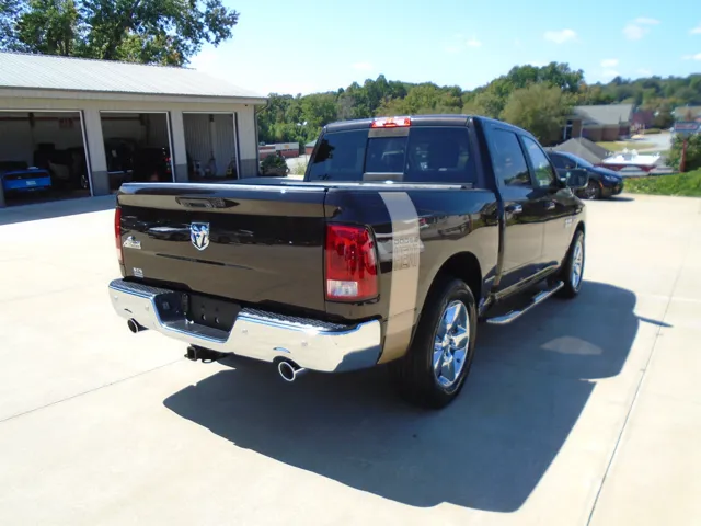 2016 Ram 1500 SLT photo 3