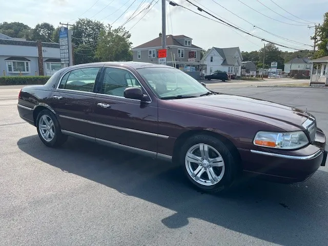 2006 Lincoln Town Car Signature Limited photo 3