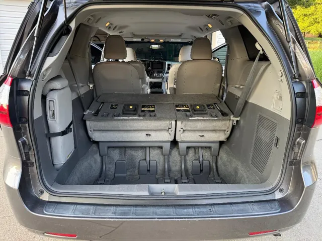 2015 Toyota Sienna XLE - Photo 16