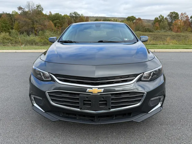 2017 Chevrolet Malibu 1LT photo 2