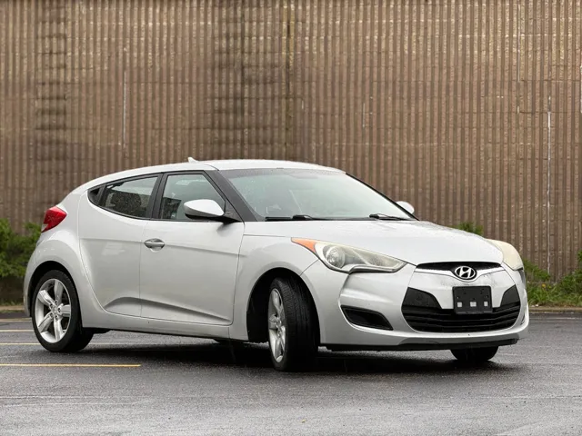 2015 Hyundai Veloster Base - Photo 13