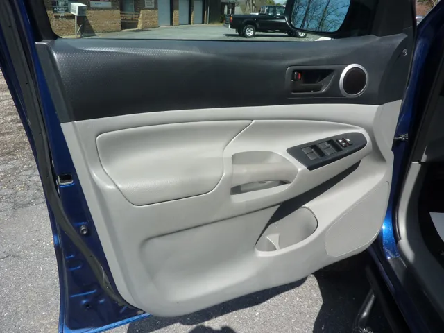 2015 Toyota Tacoma Base - Photo 15