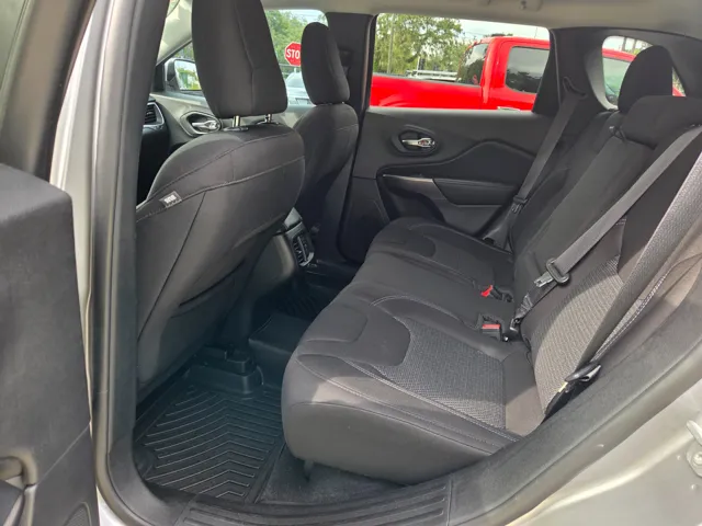 2019 Jeep Cherokee Latitude photo 27