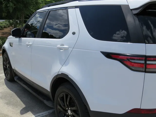 2018 Land Rover Discovery HSE photo 2