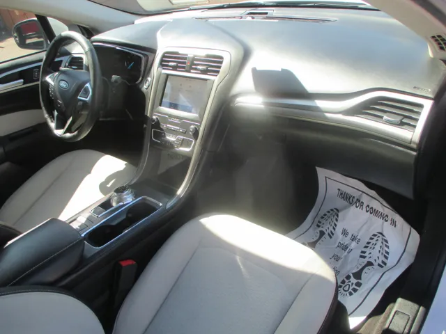 2020 Ford Fusion SE - Photo 8