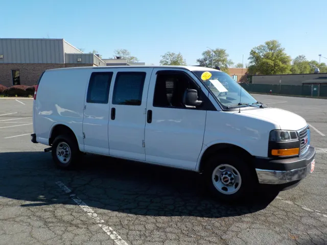 2022 GMC Savana Cargo Work Van - Photo 3