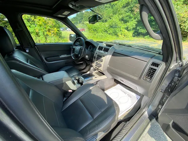 2009 Ford Escape XLT photo 23