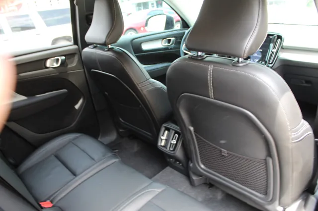 2022 Volvo XC40 T5 Momentum photo 24