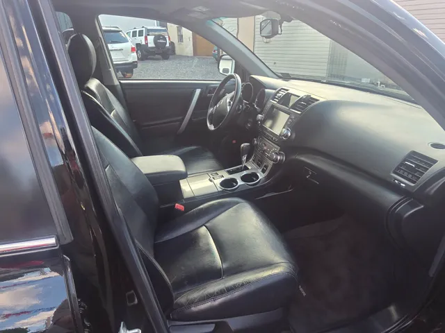 2011 Toyota Highlander SE - Photo 12