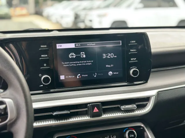 2022 Kia K5 LXS - Photo 10