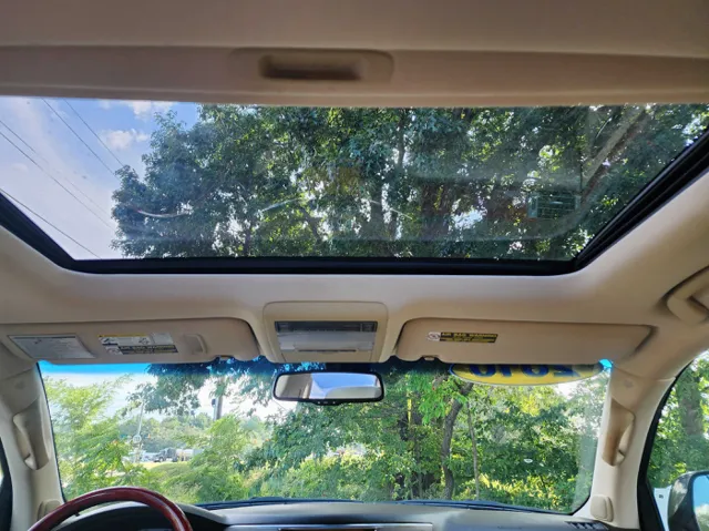 2010 Lexus LX 570 photo 19