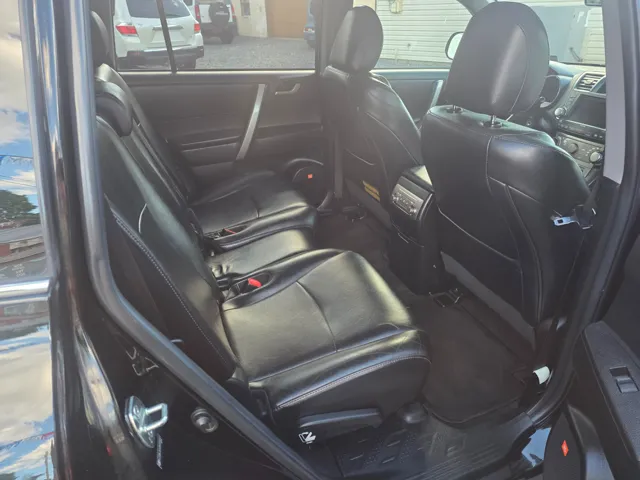 2011 Toyota Highlander SE - Photo 15