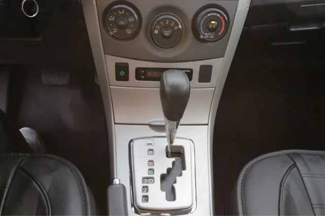 2010 Toyota Corolla LE - Photo 17
