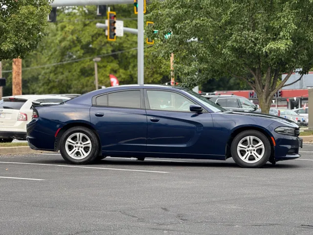 2016 Dodge Charger SE photo 4