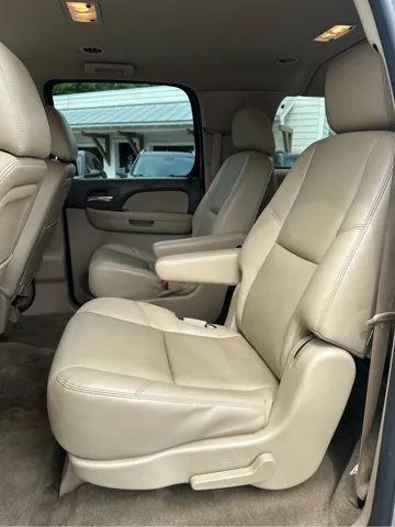 2013 Chevrolet Suburban LTZ - Photo 8