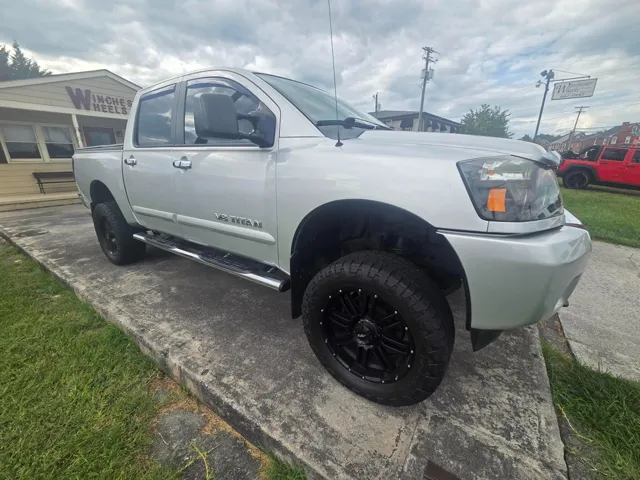 2013 Nissan Titan SV - Photo 2