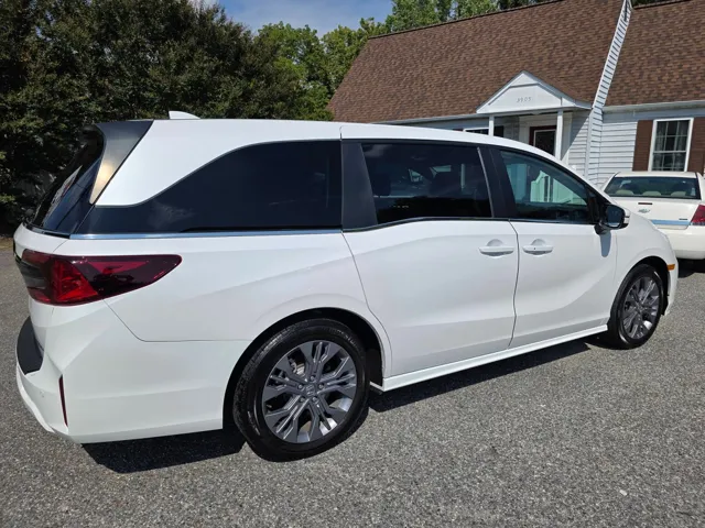 2025 Honda Odyssey Touring - Photo 10