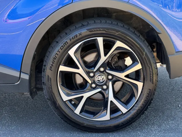 2021 Toyota C-HR XLE - Photo 23