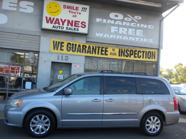 2014 Chrysler Town & Country Touring's photo