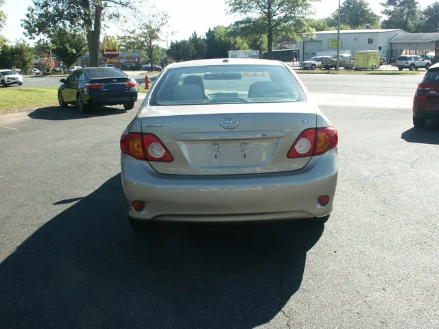 2009 Toyota Corolla photo 2