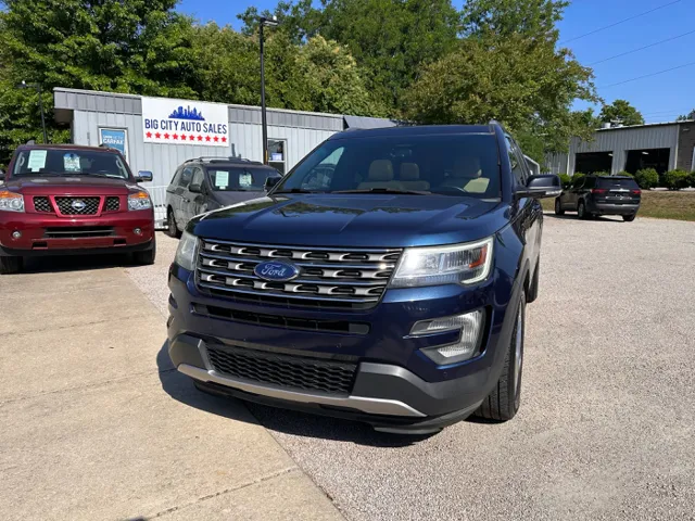 2016 Ford Explorer XLT - Photo 2