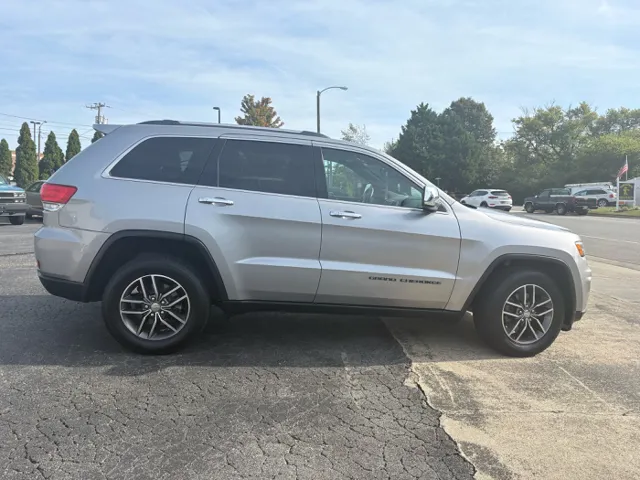 2017 Jeep Grand Cherokee Limited photo 3