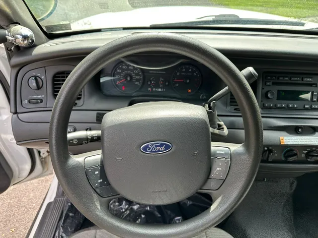 2010 Ford Crown Victoria photo 12
