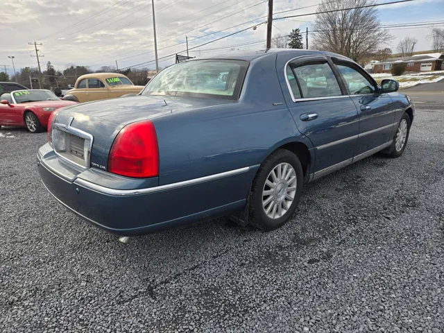 2003 Lincoln Town Car Signature photo 4