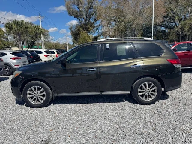 2015 Nissan Pathfinder SV 2WD's photo