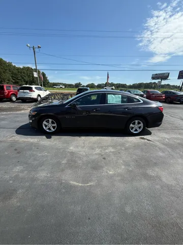 2023 Chevrolet Malibu 1LT - Photo 2