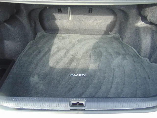 2004 Toyota Camry LE - Photo 12