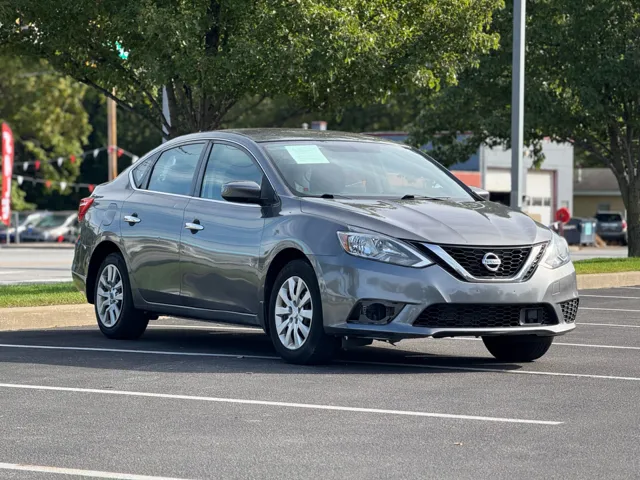 2019 Nissan Sentra photo 3