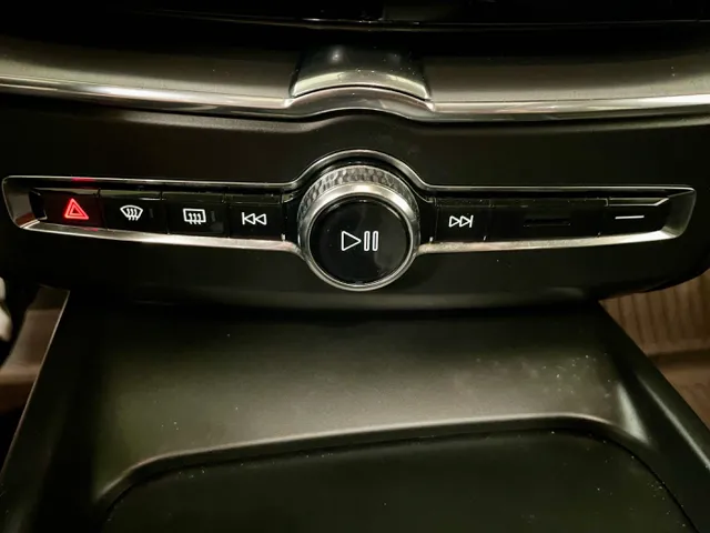 2019 Volvo XC60 Momentum - Photo 25