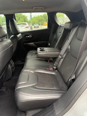 2020 Jeep Cherokee Latitude Plus - Photo 6