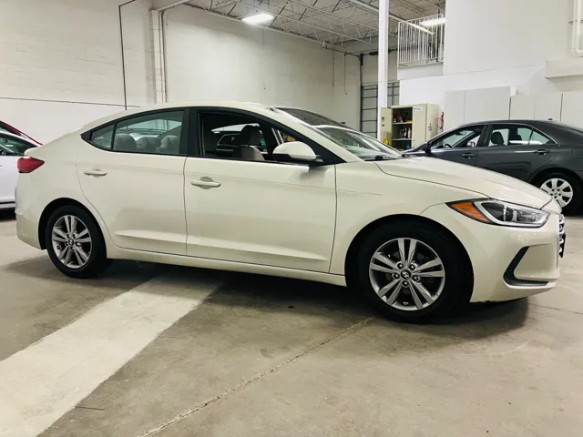 2017 Hyundai Elantra SE photo 4