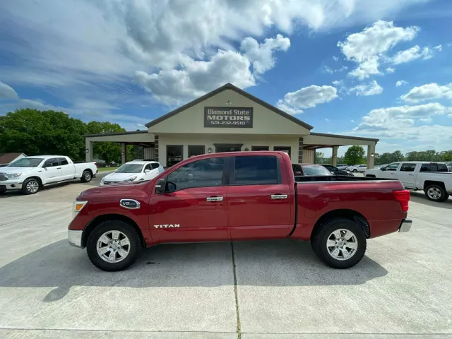2017 Nissan Titan SV 4X4 Crew Cab's photo