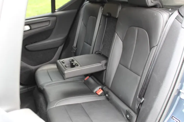2021 Volvo XC40 Momentum photo 24