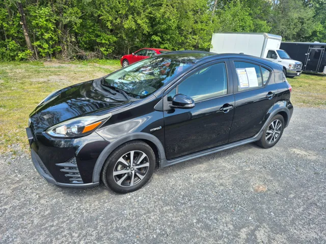 2018 Toyota Prius c Two's photo