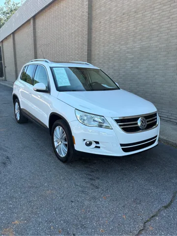 2011 Volkswagen Tiguan S auto's photo