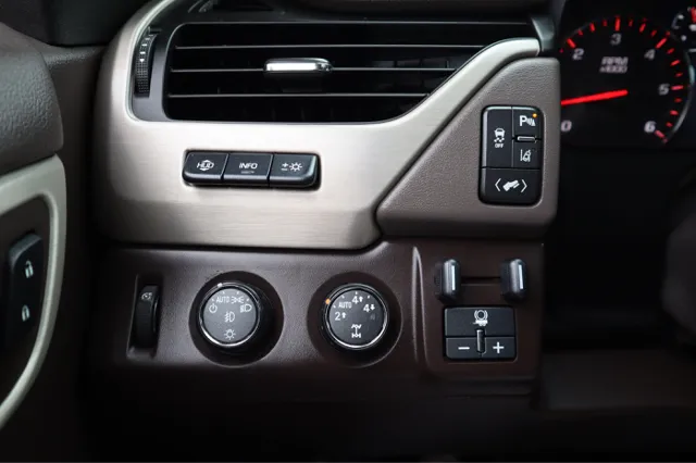 2015 Gmc Yukon Denali XL photo 15