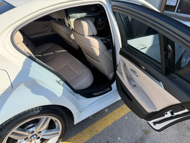2012 BMW 5 Series 550i - Photo 28