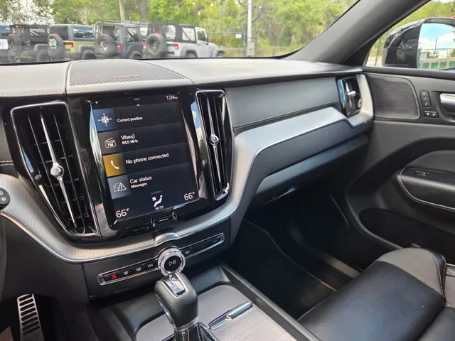 2020 Volvo XC60 R-Design - Photo 25
