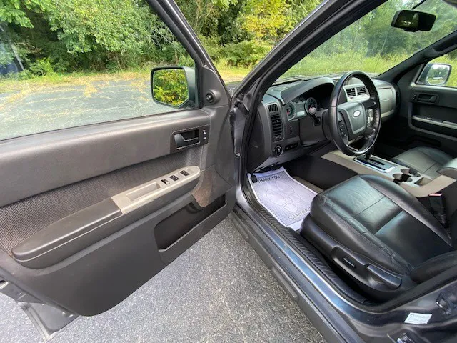 2009 Ford Escape XLT photo 19