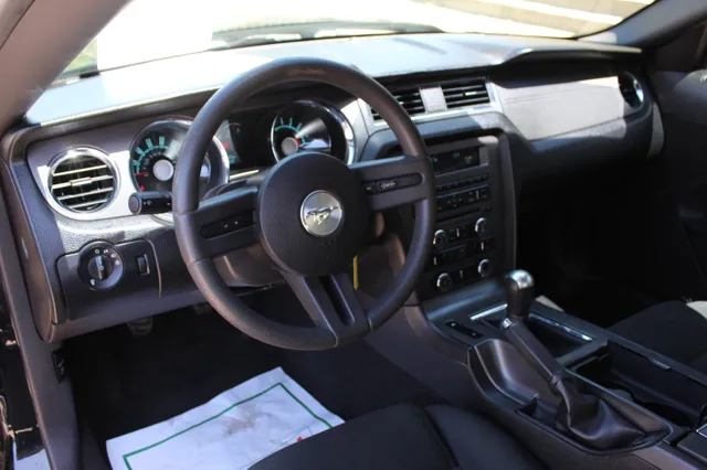 2010 Ford Mustang GT - Photo 9