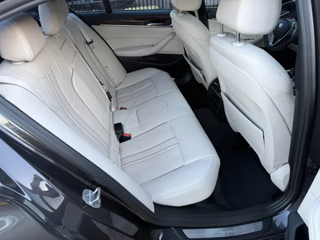 2017 BMW 5 Series 530i - Photo 24
