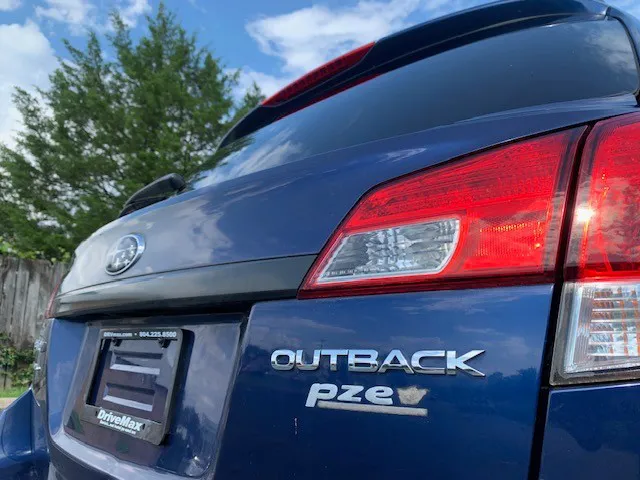 2010 Subaru Outback Premium 2.5i photo 22