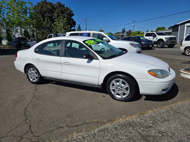 2004 Ford Taurus SE's photo