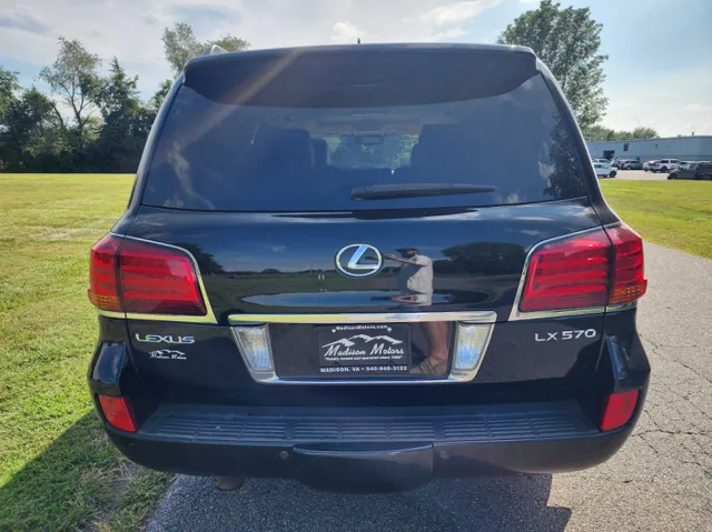 2010 Lexus LX 570 photo 4